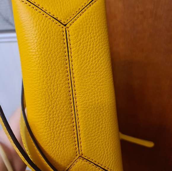 Michael kors purse - Picture 3 of 6